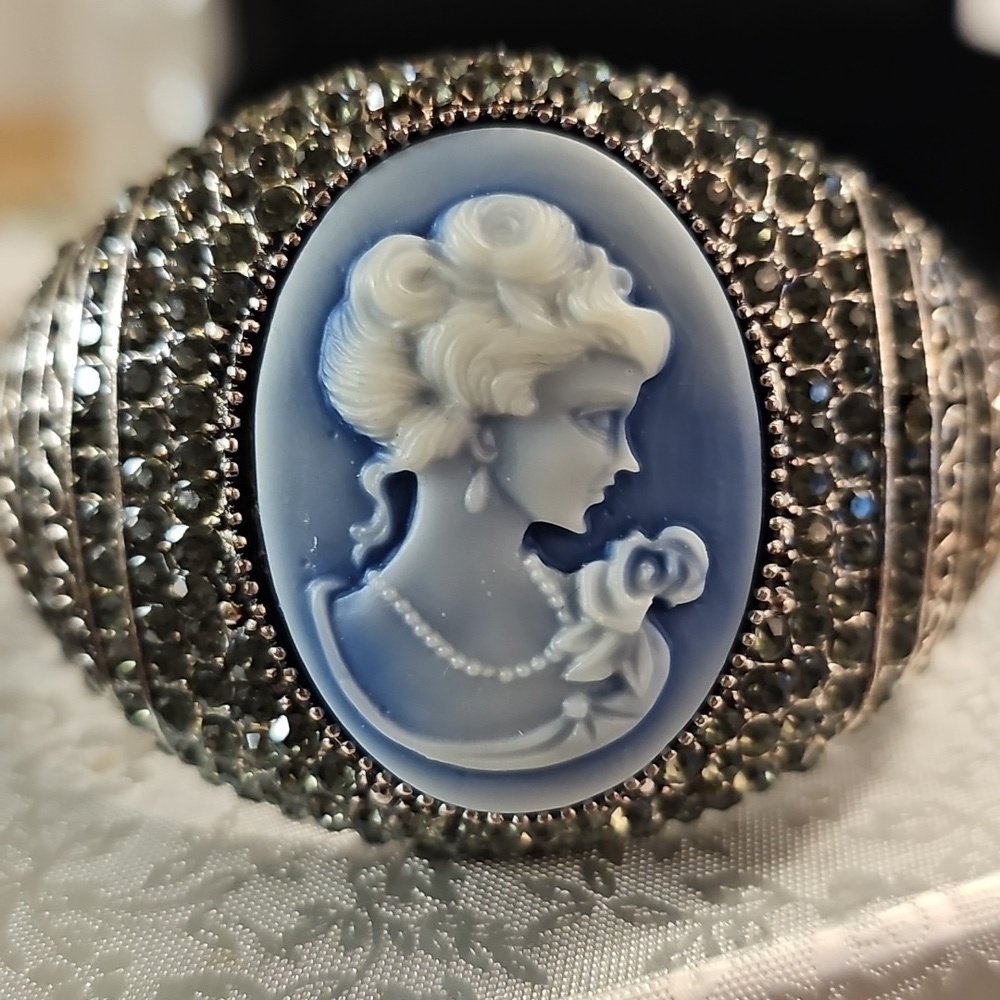 NIB Victorian Revival Carved Cameo Queen Bangle